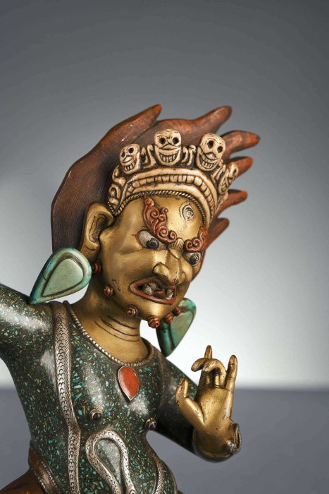 Photographie de catalogue — détail sculpture en bronze
