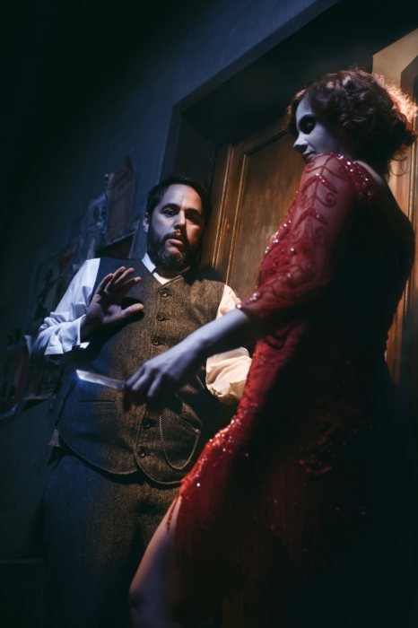 Couple dans un wagon, lumière de film noir